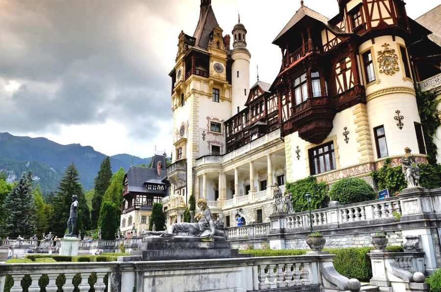 1-Day Guided Tour: Bucharest-Peles, Dracula Castle & Brasov - Booking flexibility and final practical details