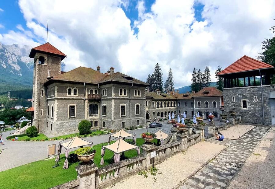 1-Day Minivan Tour 3 Castles: Peles, Wednesday & Dracula’s - The minivan makes the long route easier