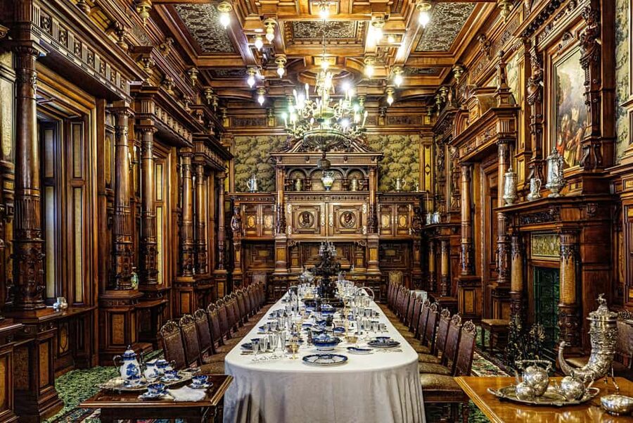 1-Day Minivan Tour 3 Castles: Peles, Wednesday & Dracula’s - What to bring for a 12-hour castle outing