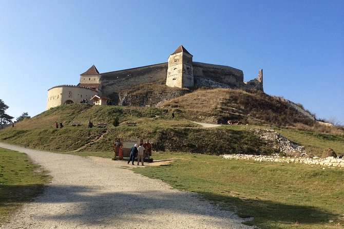 2-Day Small-Group Tour to Dracula's Castle, Rasnov Fortress, Peles Castle, Sighisoara and Libearty Brown Bear Sanctuary with Overnight in Brasov - Bran Castle: separating Dracula from the real fortress