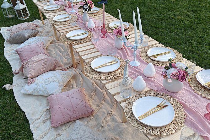 2-Hour Luxury Picnic in Cluj-Napoca Romania - Catering, lemonade, flowers, and balloons