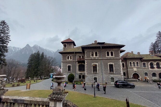 3 Castle:Peles ,Bran,Cantacuzino Tour from Brasov /Hotel pickup - How to handle tickets, lunch, and the fast pace