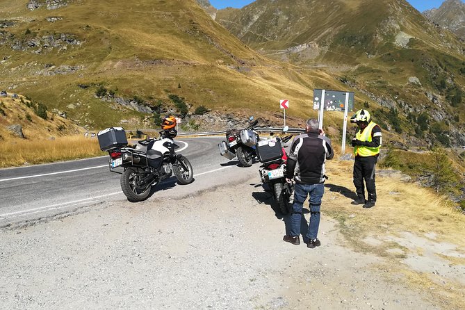 650cc Motorbike Rental from Turda - Gear, luggage, and pickup preparation