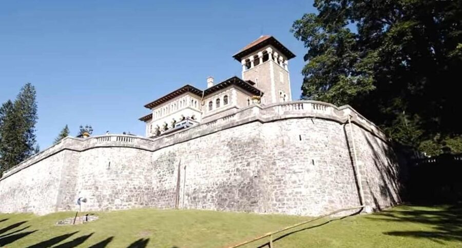 A day at the castles - Transylvania full day private tour - Bran Castle: medieval walls and a famous name