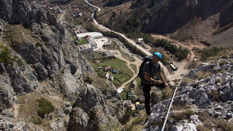 Adventure trip from Iasi: Hiking in the Carpathian Mountains - The 08:00 pickup and the road to Harghita County