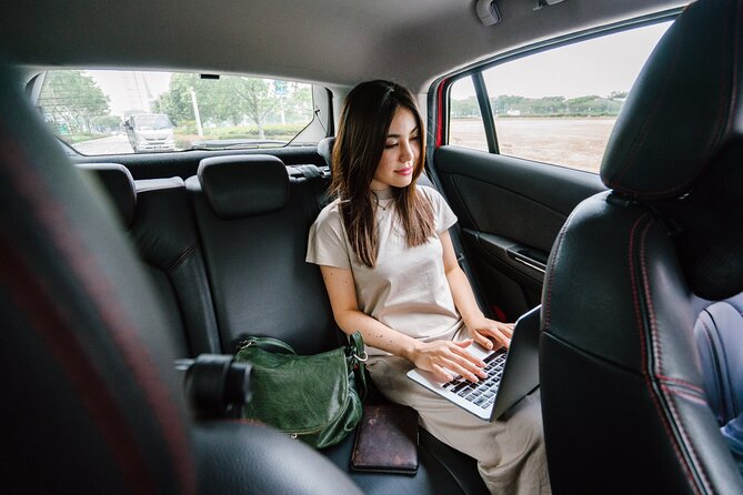 Airport transfer Otopeni to Bucharest - The ride into Bucharest in 20 to 40 minutes