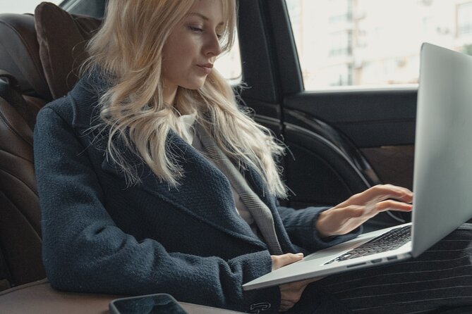 Airport transfer Otopeni to Bucharest - Flight tracking and the 60-minute luggage window