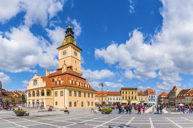 Bran Castle, Peles Castle and Brasov from Bucharest - The guide can rescue a crowded day