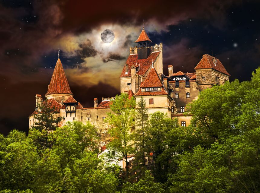 Bran: Guided Castle Tour - Meeting your guide in Bran village