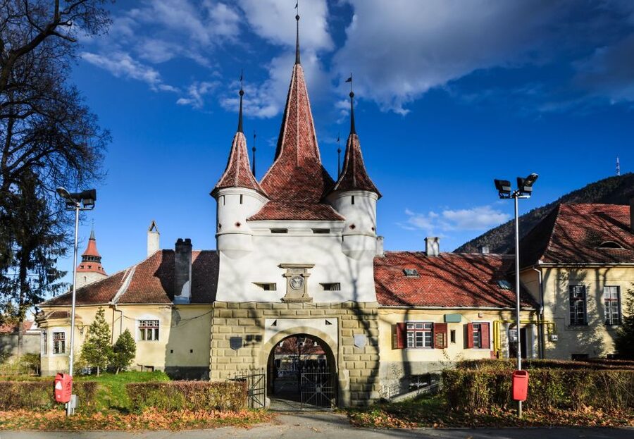 Brasov: Candlelight Tour of Medieval Architecture - Ghosts, vampires, and the darker side of Brasov