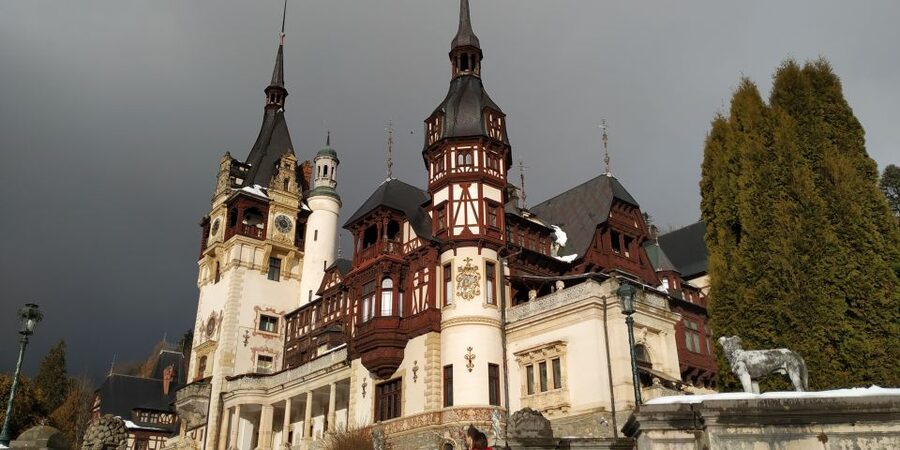 Brasov: Peles Castle, Bran Castle & Rasnov Fortress Day Tour - Weather, crowds, and what to pack