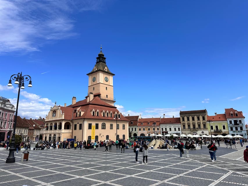 Brasov: Walking Tour of the Old Town & Photo Hotspots - The Black Church visit and the return to Council Square