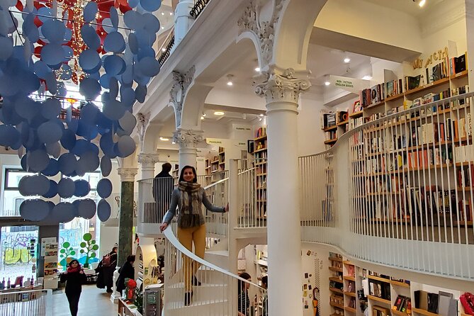 Bucarest Recorrido Peatonal Personalizado - Macca-Villacrosse Passage, a lighter change of pace