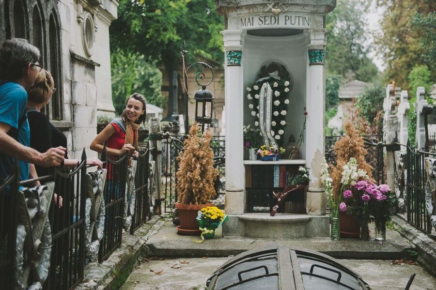 Bucharest: 3-Hour Dark History Tour with a Local - Bellu Cemetery, where tombs become storytelling stages