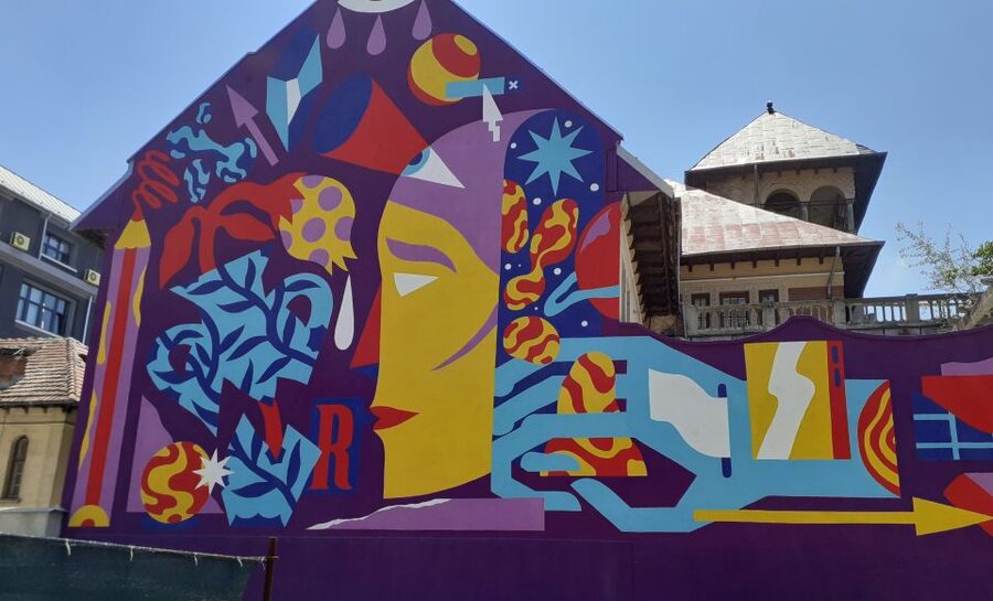 Bucharest Alternative Walking Tour - Starting with a pretzel at Piata Romana