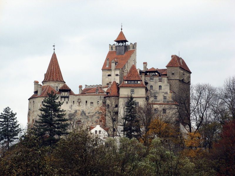 Bucharest: Bran & Peles Castle with Rasnov Citadel Day Trip - Bran Castle and the Dracula question