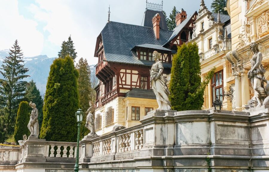 Bucharest: Bran & Peles Castle with Rasnov Citadel Day Trip - What the small group changes