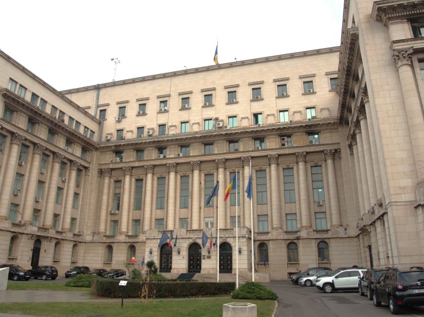 Bucharest by car - full day 'stop and visit' experience - Parks, palaces, and the northern route