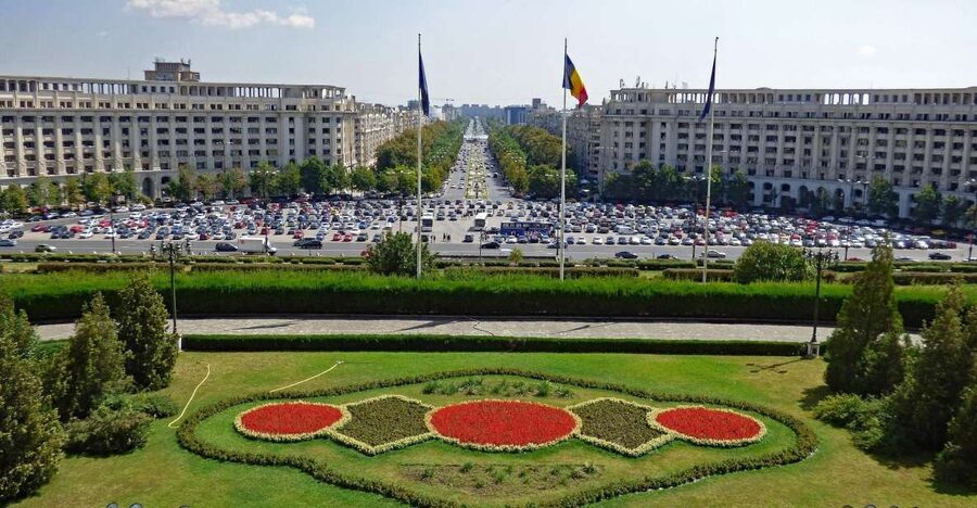 Bucharest: Communist Tour including Ceausescu Residence - A working-class neighborhood and the everyday city