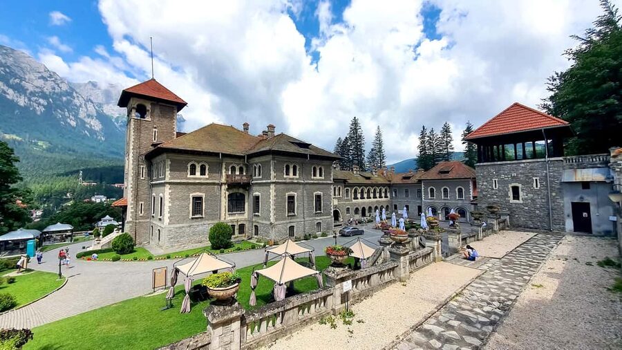 Bucharest: Day Trip 3 Castles Cantacuzino, Peles , Dracula’s - Three castles with three different moods