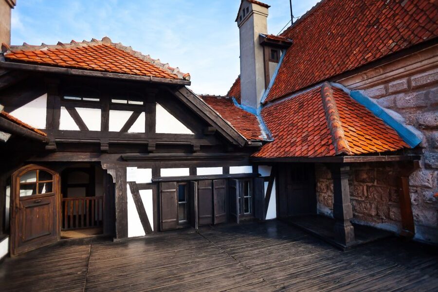 Bucharest: Day Trip to Dracula Castle, Peles Castle & Brașov - Bran Castle: the Dracula stop