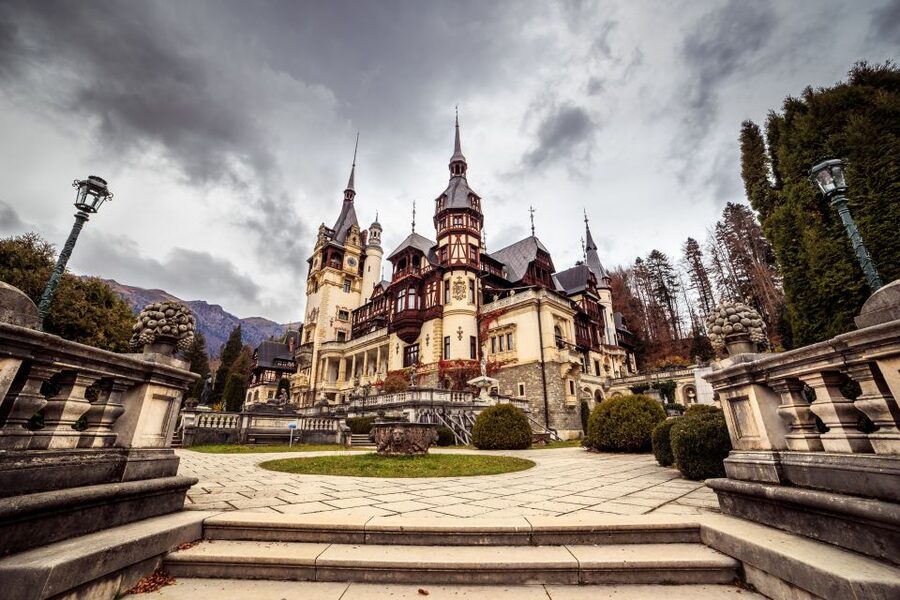 Bucharest: Dracula Castle, Peles Castle & Brasov Guided Tour - Who should book this tour?