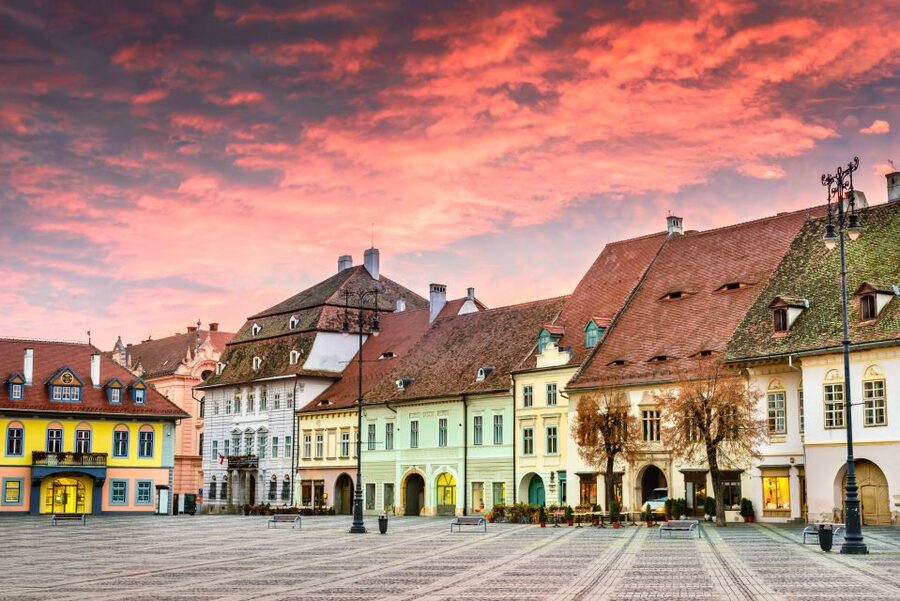 Bucharest: Dracula Castle, Peles Castle & Brasov Guided Tour - The guides are a major part of the experience