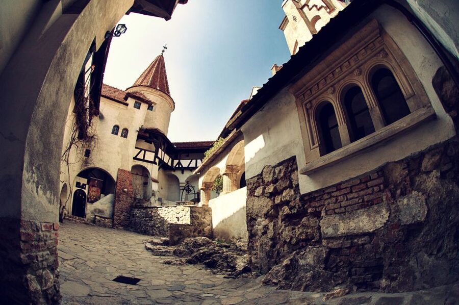 Bucharest: Dracula Castle, Peles Castle & Brasov Guided Tour - The early departure from Bucharest