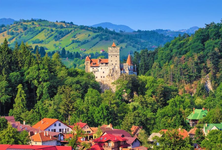 Bucharest: Dracula Castle, Peles Castle & Brasov Old Town - Leaving Bucharest for the Carpathians