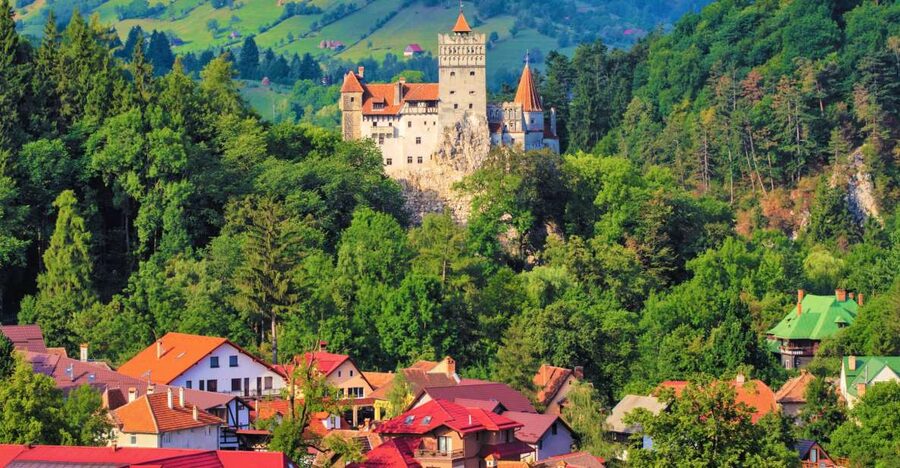 Bucharest: Dracula Castle, Peles Castle & Brasov Old Town - Brașov gives you time to breathe
