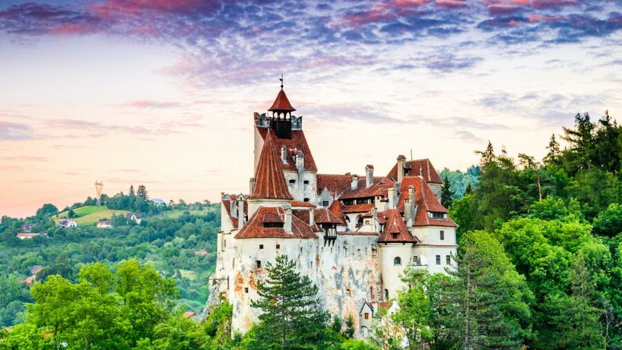 Bucharest: Dracula's Castle, Peles Castle, & Brasov Old Town - Brasov: a welcome walk through the old center