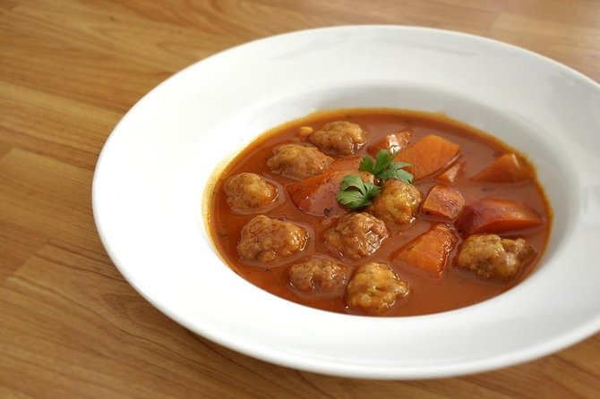 Bucharest Evening Tour and Traditional Dinner - 3 hours - How much value do you get for $119.21?