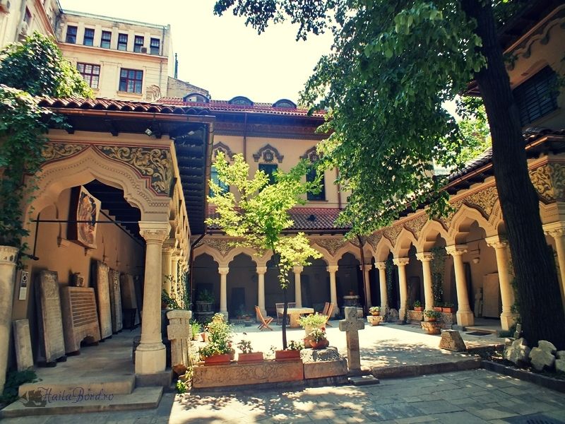 Bucharest: Half Day Bike Tour - What the guides add to the ride