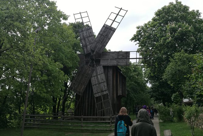 Bucharest Highlights Half-Day City Tour with Pickup - Calea Victoriei, the Royal Palace, and the drive between stops