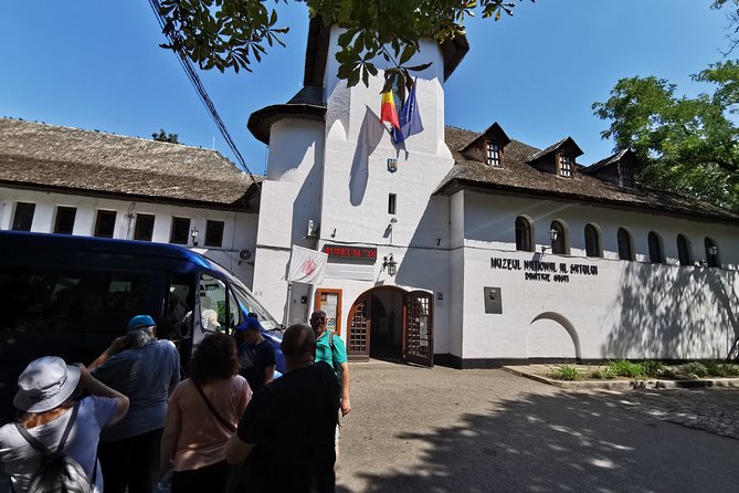 Bucharest Highlights Half-Day City Tour with Pickup - Parliament’s giant footprint and Ceaușescu’s city plan
