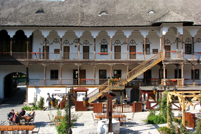 Bucharest Highlights Walking Tour - Following the money at the BNR Palace