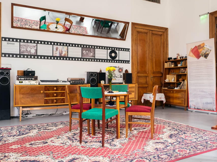 Bucharest: Museum of Communism Ticket with Communist Coffee - The communist living room and its cup of nechezol