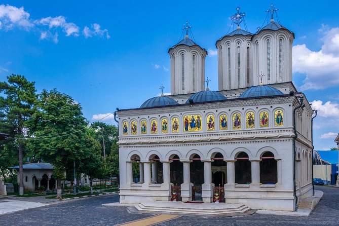 Bucharest Must See Walking Tour - Manuc’s Inn and the Ottoman chapter