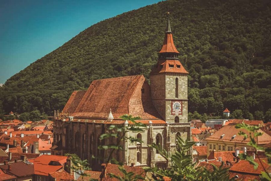 Bucharest: Peles Castle, Bran Castle & Brașov Day Tour - What the guides add to the long bus day