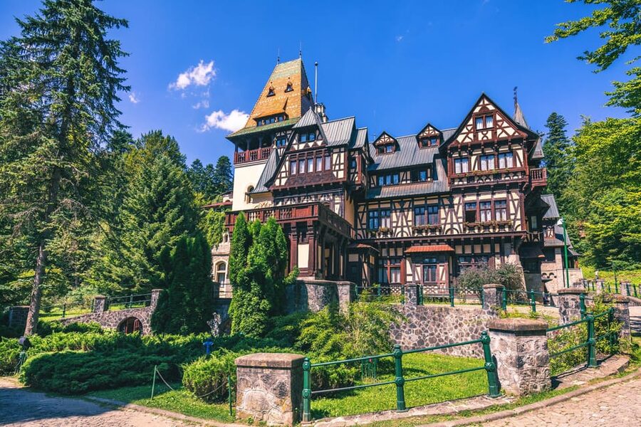 Bucharest: Peles Castle, Bran Castle, & Brasov Full-Day Tour - Peles Castle, Romania’s royal showpiece
