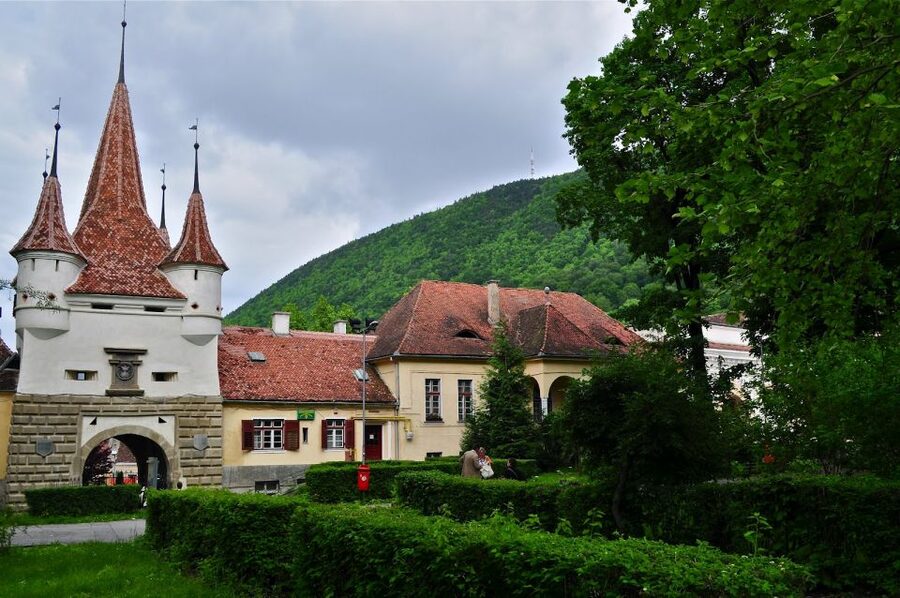 Bucharest: Peles Castle, Dracula's Castle and Brasov Tour - Key points to know before booking