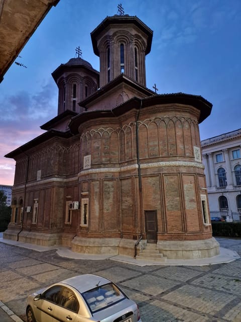Bucharest: private and exclusive Italian walking tour - What the guide adds for Italian-speaking visitors