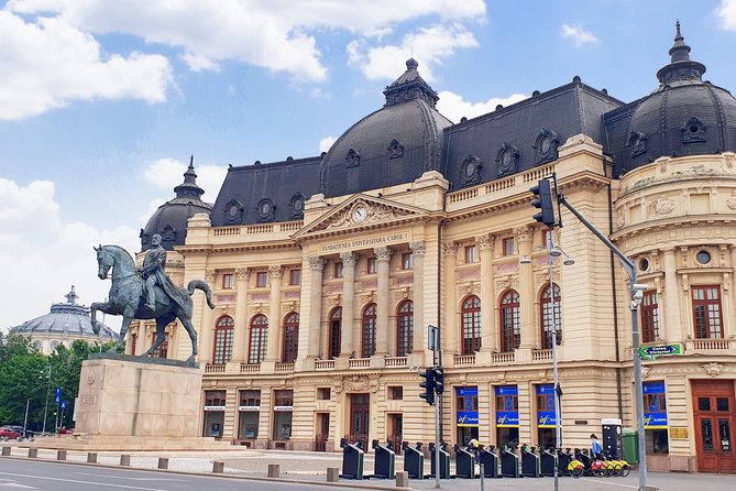 Bucharest's Most Popular - Panoramic Express PrivateTour - Arcul de Triumf: a quick stop with national meaning