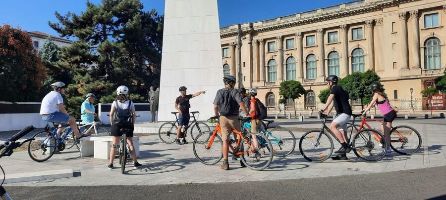 Bucharest Sightseeing Tour - How the minivan changes the experience