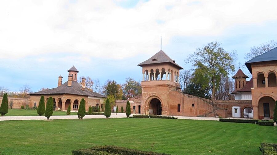 Bucharest Sightseeing Tour - What the $80 price really includes