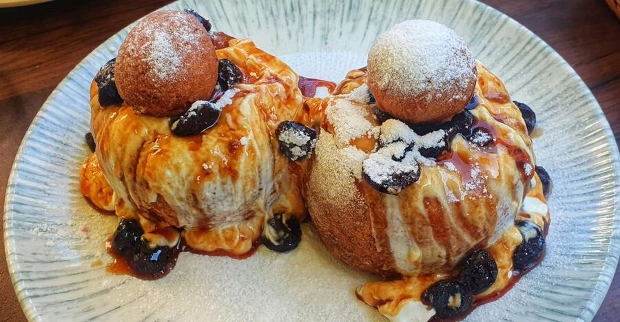 Bucharest: Sweet Delights History and Desserts Walking Tour - Walking Calea Victoriei and finding Little Paris
