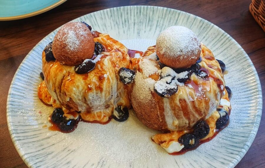 Bucharest: Sweet Delights History and Desserts Walking Tour - Capsa Pastry and the flavor of the past