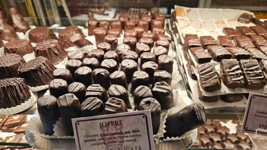 Bucharest: Sweet Delights History and Desserts Walking Tour - Guides, pace, and the practical side