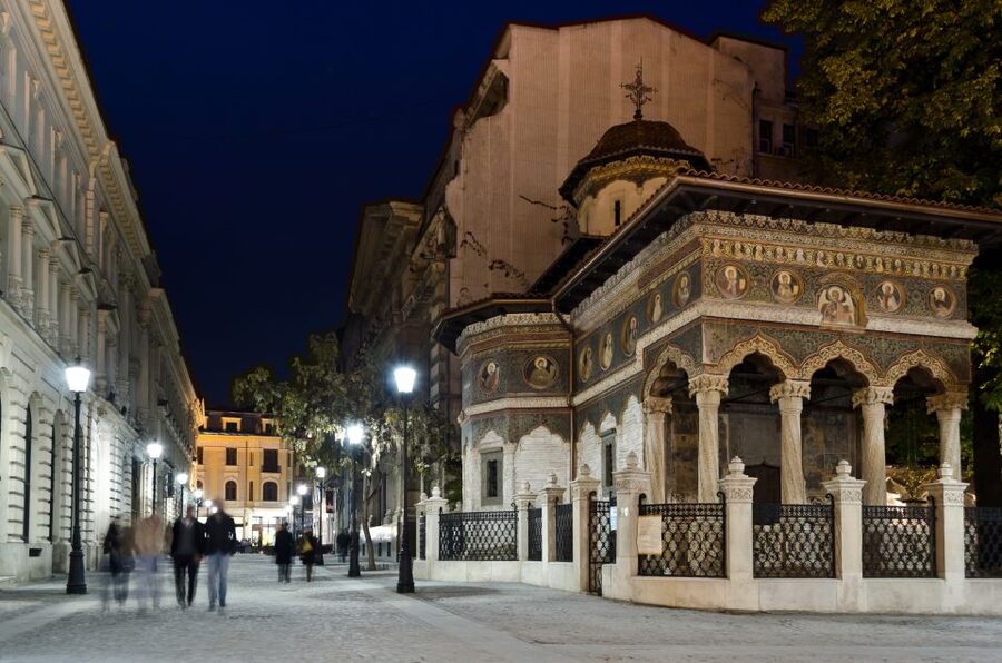 Bucharest: The Italian emigration in Romania - CEC Palace and the National History Museum