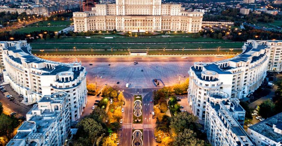 Bucharest: The Italian emigration in Romania - Revolution Square and the old Senate house